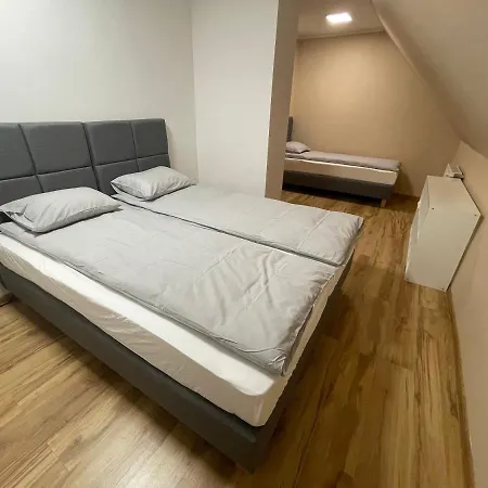 펜션 Dom Pod Swierkami 이스테브나