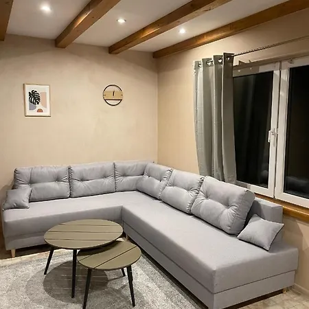 펜션 Dom Pod Swierkami 이스테브나